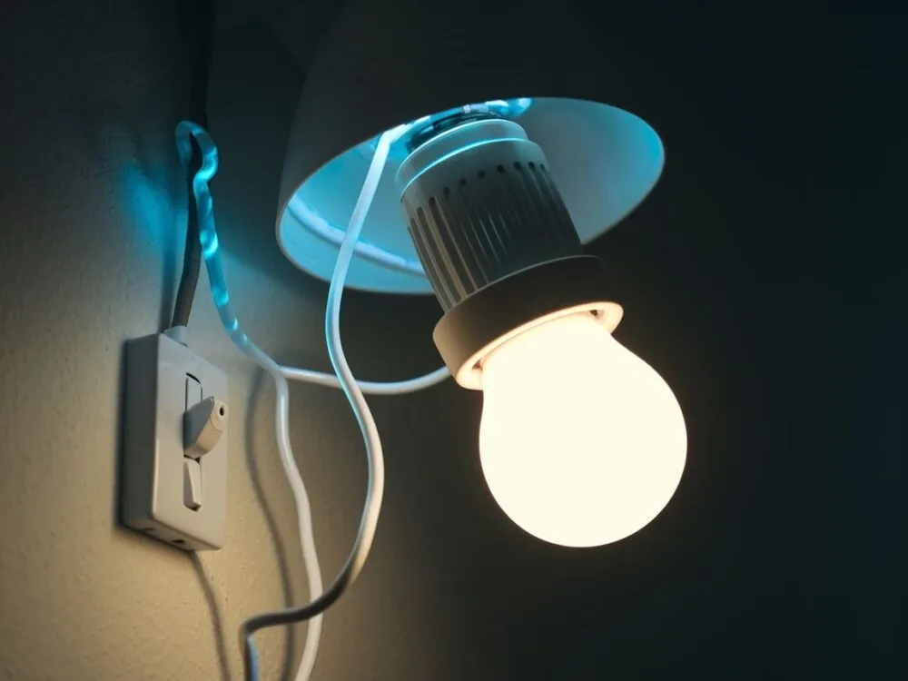 Zdjęcie Żarówka LED nie świeci pełną mocą? Poznaj przyczyny i rozwiązania