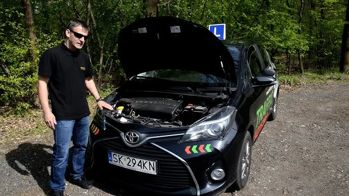 Zdjęcie Jak otworzyć maskę Toyota Yaris - proste kroki i rozwiązania problemów