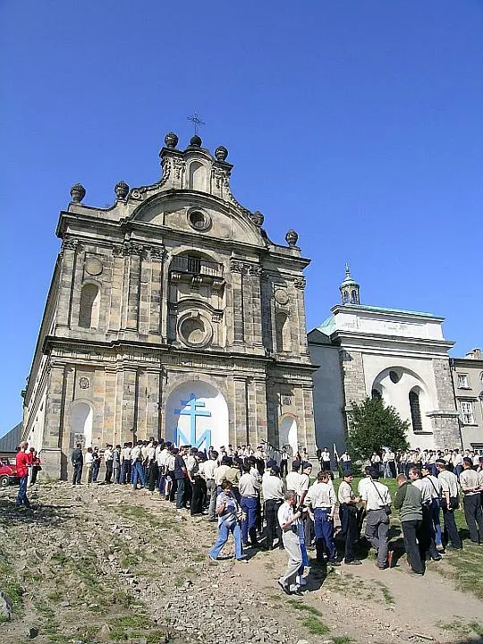 Zdjęcie Sanktuarium na Świętym Krzyżu: historia, zwiedzanie i praktyczne informacje