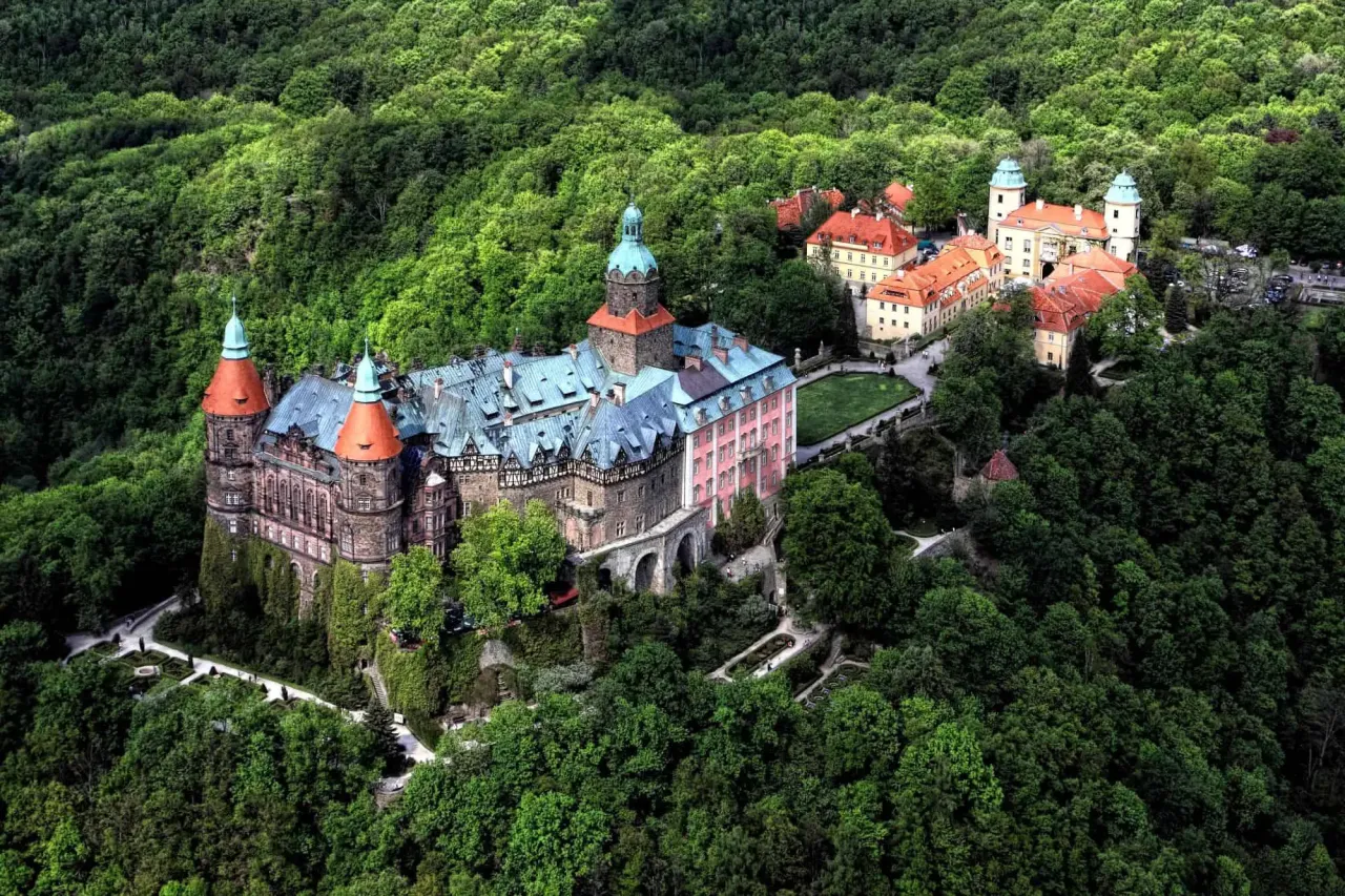 Zdjęcie Zamki w Wałbrzychu - fascynujące historie i tajemnice regionu Dolnego Śląska