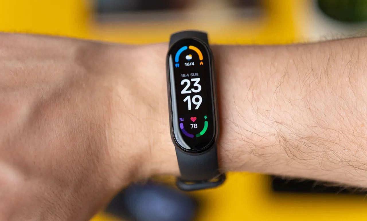 Zdjęcie Jak włączyć aparat w Mi Band 6? Prosty trik, który musisz znać!