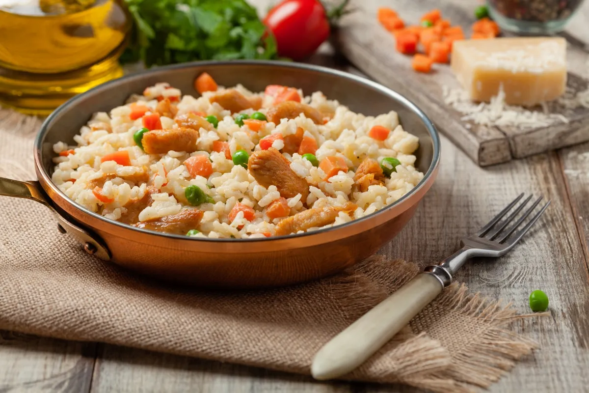 Zdjęcie Jak zrobić risotto z kurczakiem i warzywami - prosty przepis na obiad