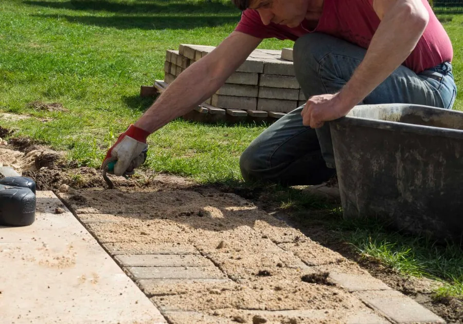 Zdjęcie Jak zrobić fundament pod domek ogrodowy - uniknij najczęstszych błędów