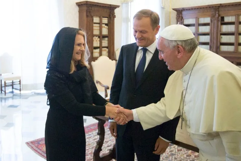 Zdjęcie Donald Tusk wyznaje wiarę katolicką - prawda czy polityczna zagrywka?
