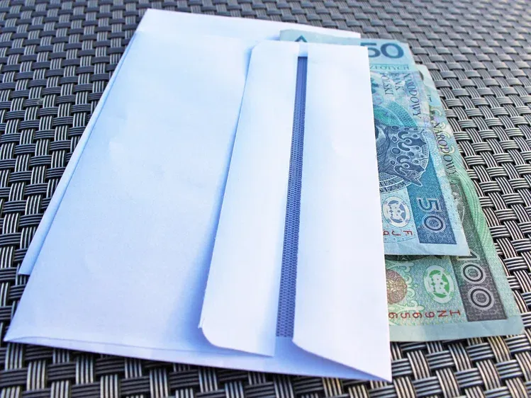 Zdjęcie Ile pieniędzy na 18. urodziny? Kwoty 2026 i zasady wręczania