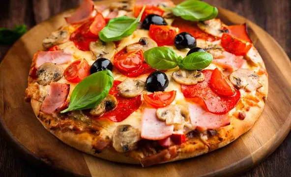 Zdjęcie Ile kalorii ma pizza 50 cm? Zaskakujące różnice w kaloriach!