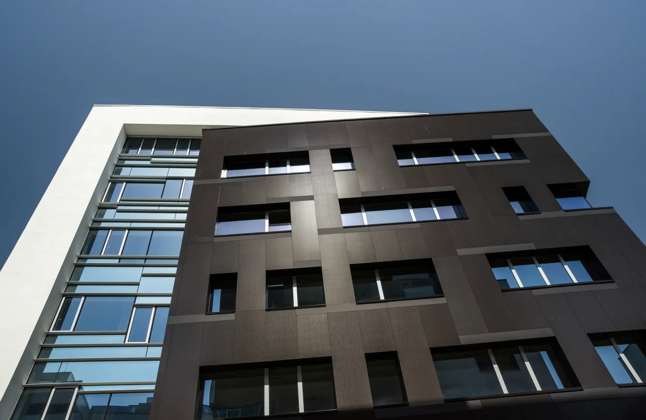 Zdjęcie Co to jest budynek? Odkryj definicję i różne typy budynków