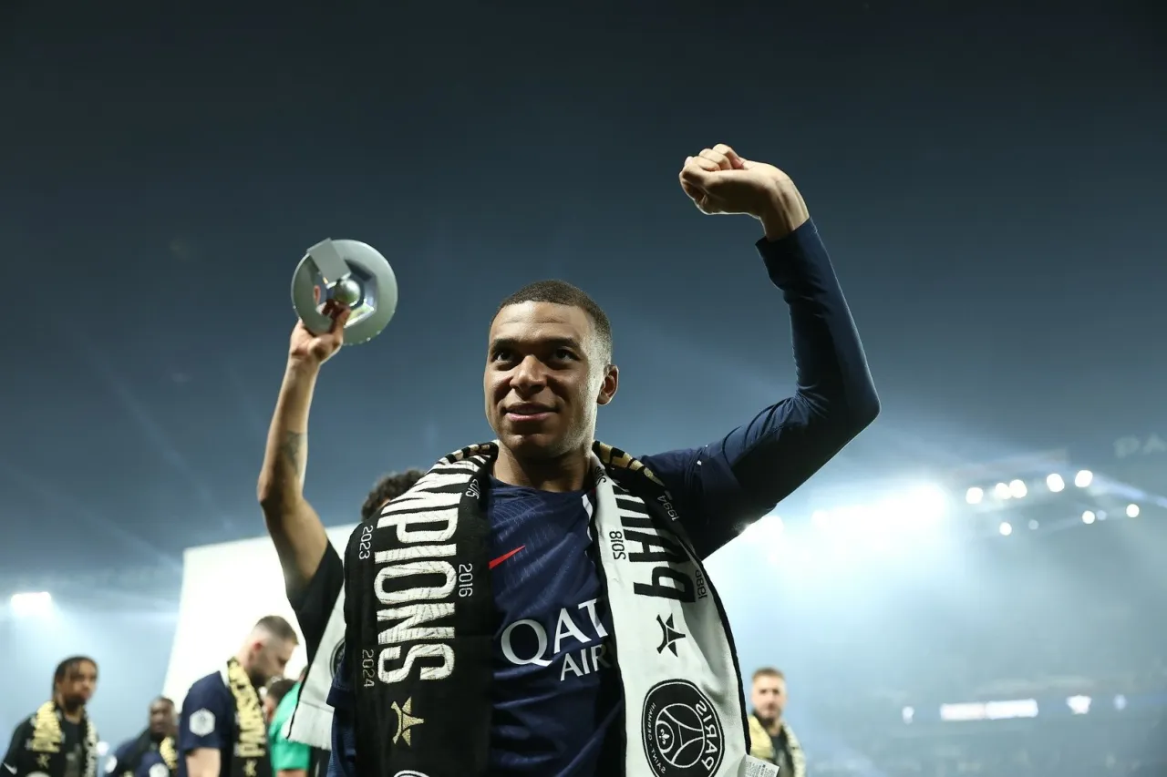 Zdjęcie Kylian Mbappé zarobki: Ile naprawdę zarabia dziennie i rocznie?
