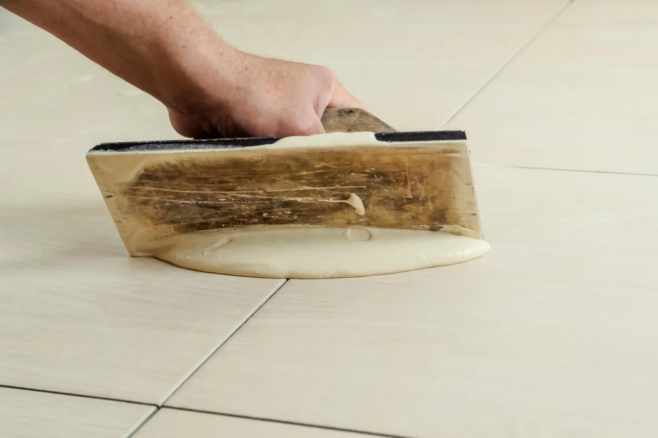 Zdjęcie Czy fuga ciemnieje? Poznaj przyczyny i sposoby na jej ochronę