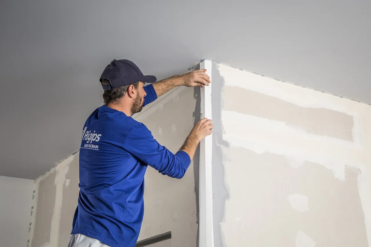 Zdjęcie Jak skutecznie przykleić karton gips do ściany i uniknąć problemów