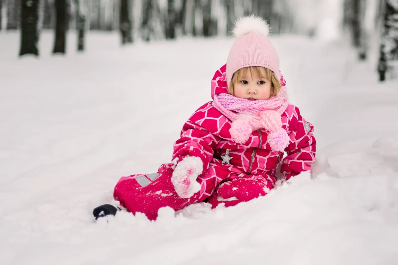 Zdjęcie Co pod kombinezon zimowy, aby dziecko nie zmarzło i czuło się komfortowo