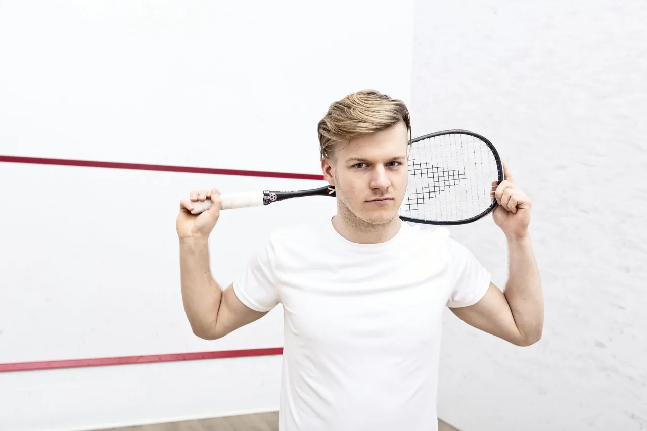 Zdjęcie Jak serwować w squashu - unikaj najczęstszych błędów i popraw technikę