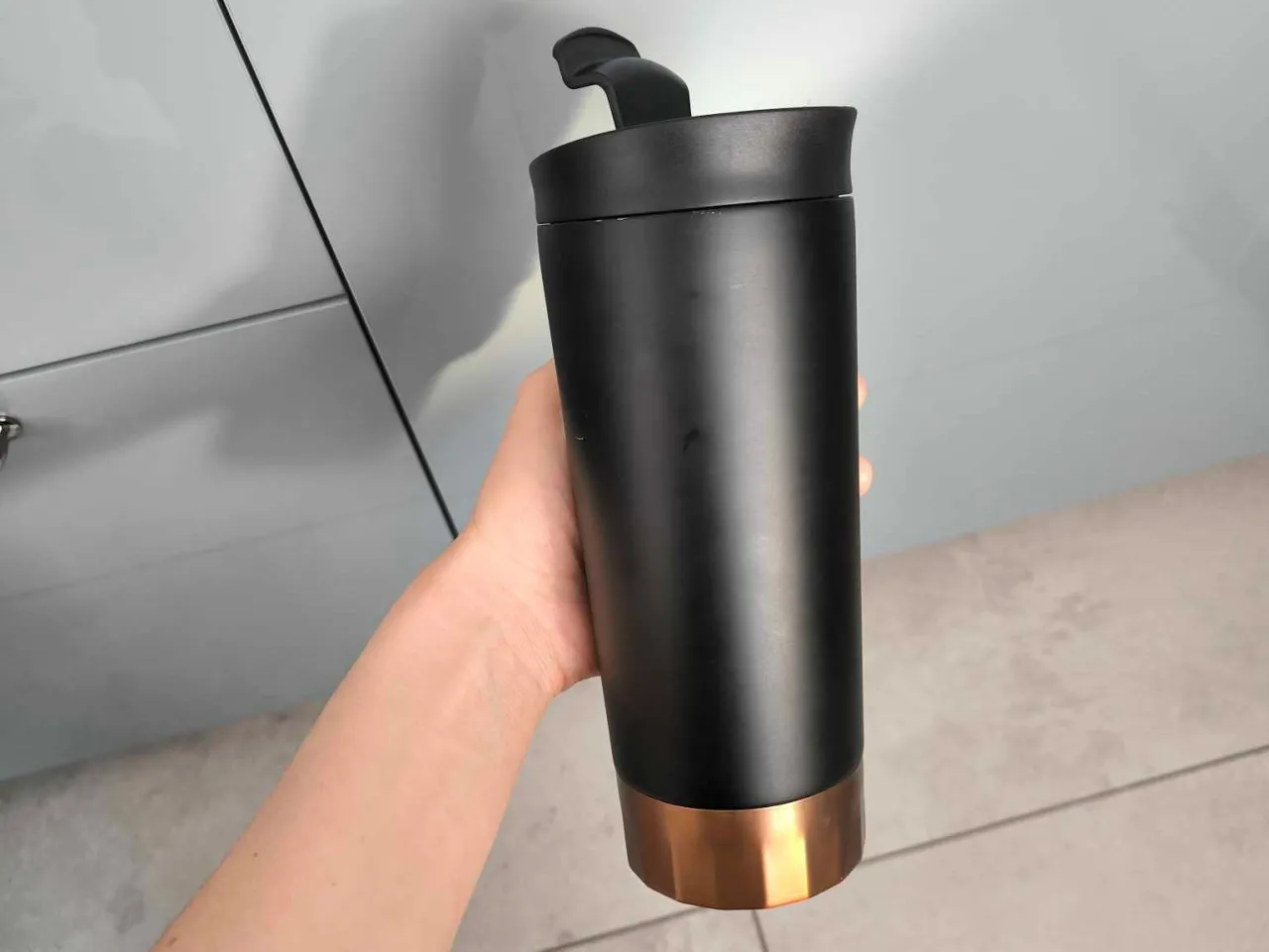 Zdjęcie Jak usunąć zapach kawy z termosu? Domowe sposoby