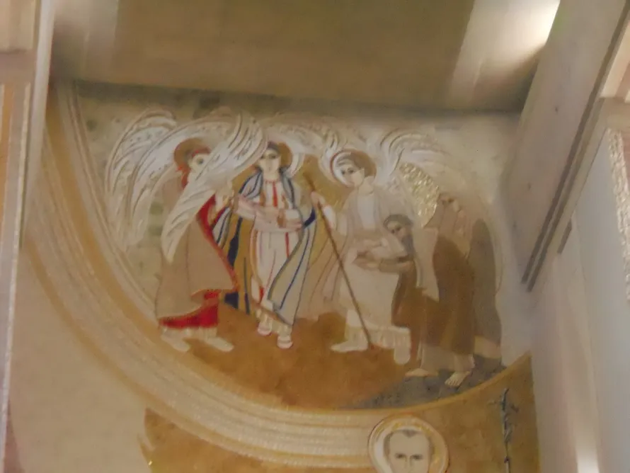 Zdjęcie Mozaiki w Sanktuarium Jana Pawła II: historia, symbolika i ich ukryte znaczenia