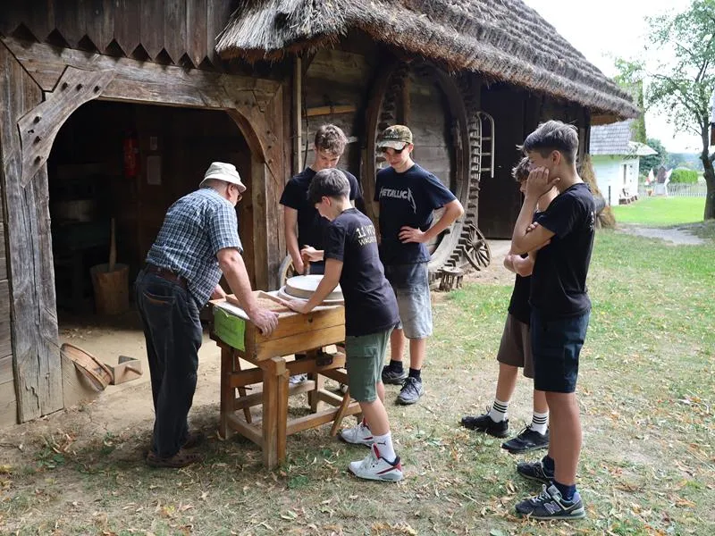 Zdjęcie Skansen w Markowej: Odkryj fascynującą historię i tradycje wsi