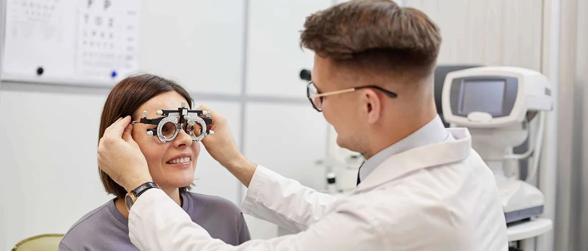 Zdjęcie Dobór okularów: okulista czy optometrysta? Sprawdź, co wybrać