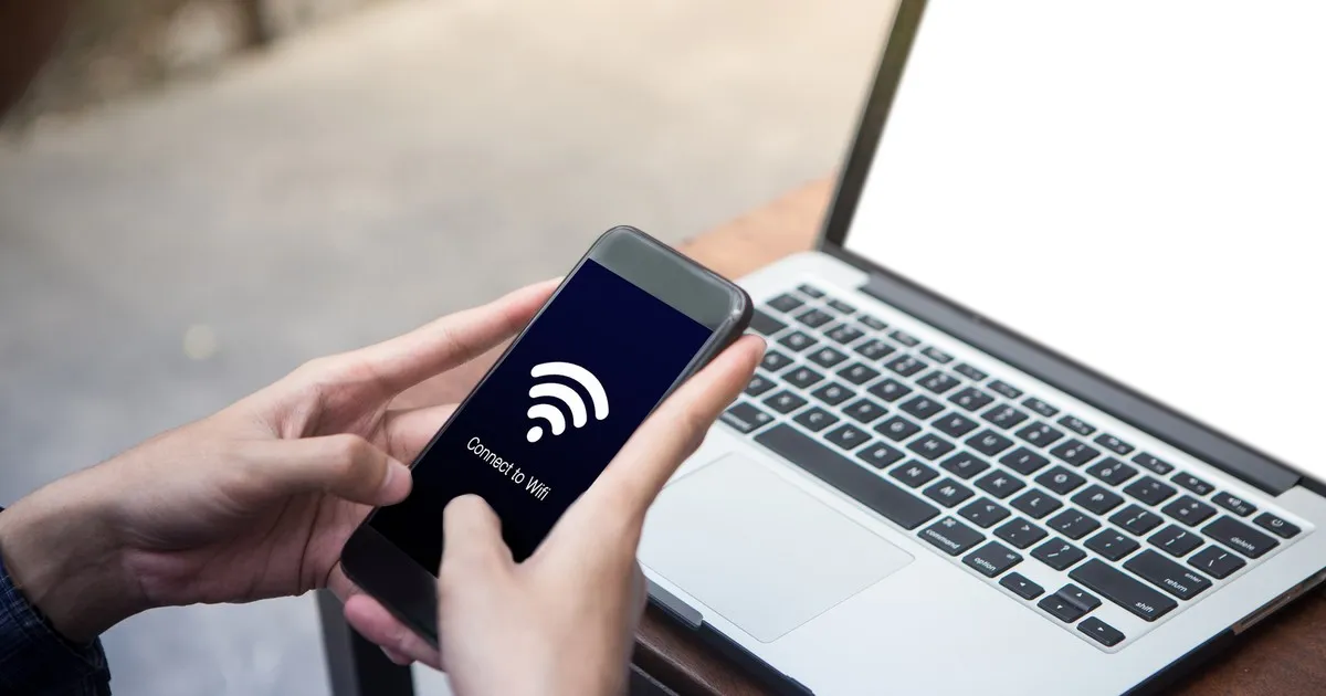 Zdjęcie Jak udostępnić internet z telefonu na radio samochodowe bez problemów