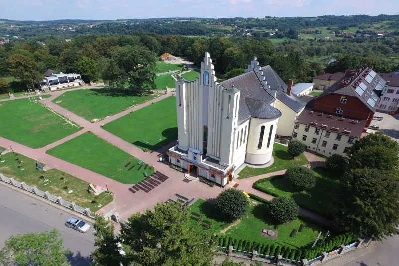Zdjęcie Sanktuarium w Dębowcu: kompletne informacje, historia i godziny mszy