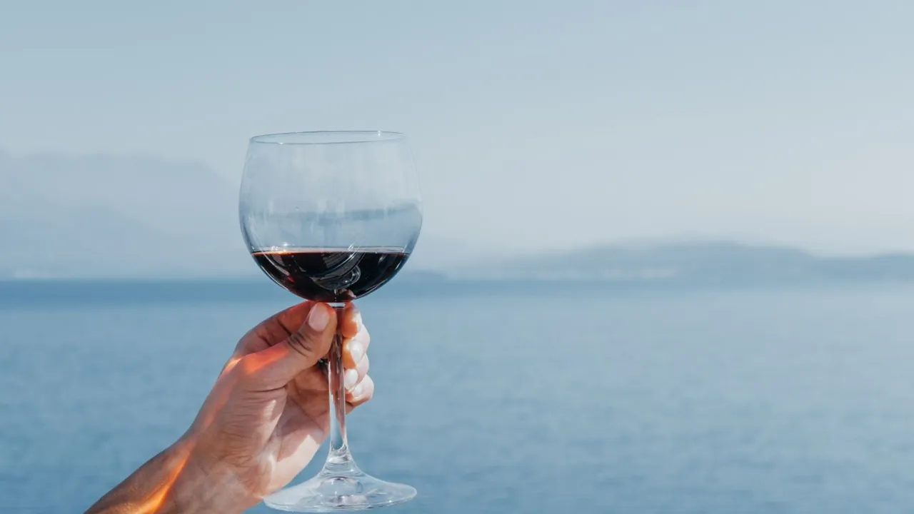 Zdjęcie Czy wino bezalkoholowe jest zdrowe? Odkryj jego ukryte korzyści zdrowotne