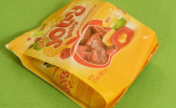Zdjęcie Ile gram ma opakowanie galaretki? Zaskakujące różnice w wagach!
