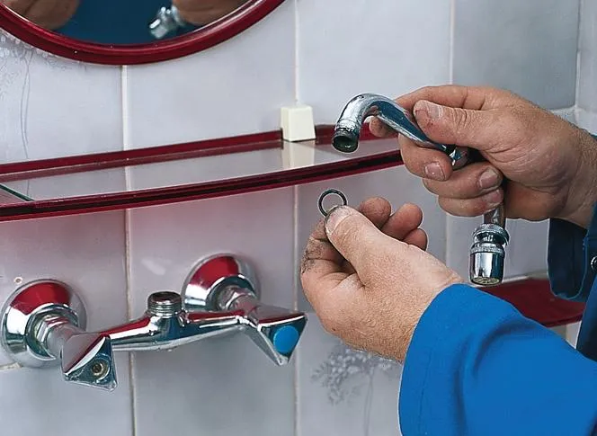 Zdjęcie Jak założyć uszczelki do wylewki i uniknąć przecieków w kuchni