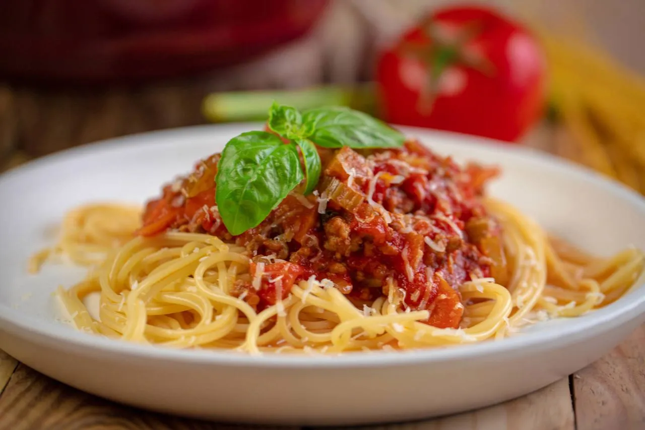 Zdjęcie Pyszne spaghetti z selerem naciowym i marchewką – łatwy przepis na obiad