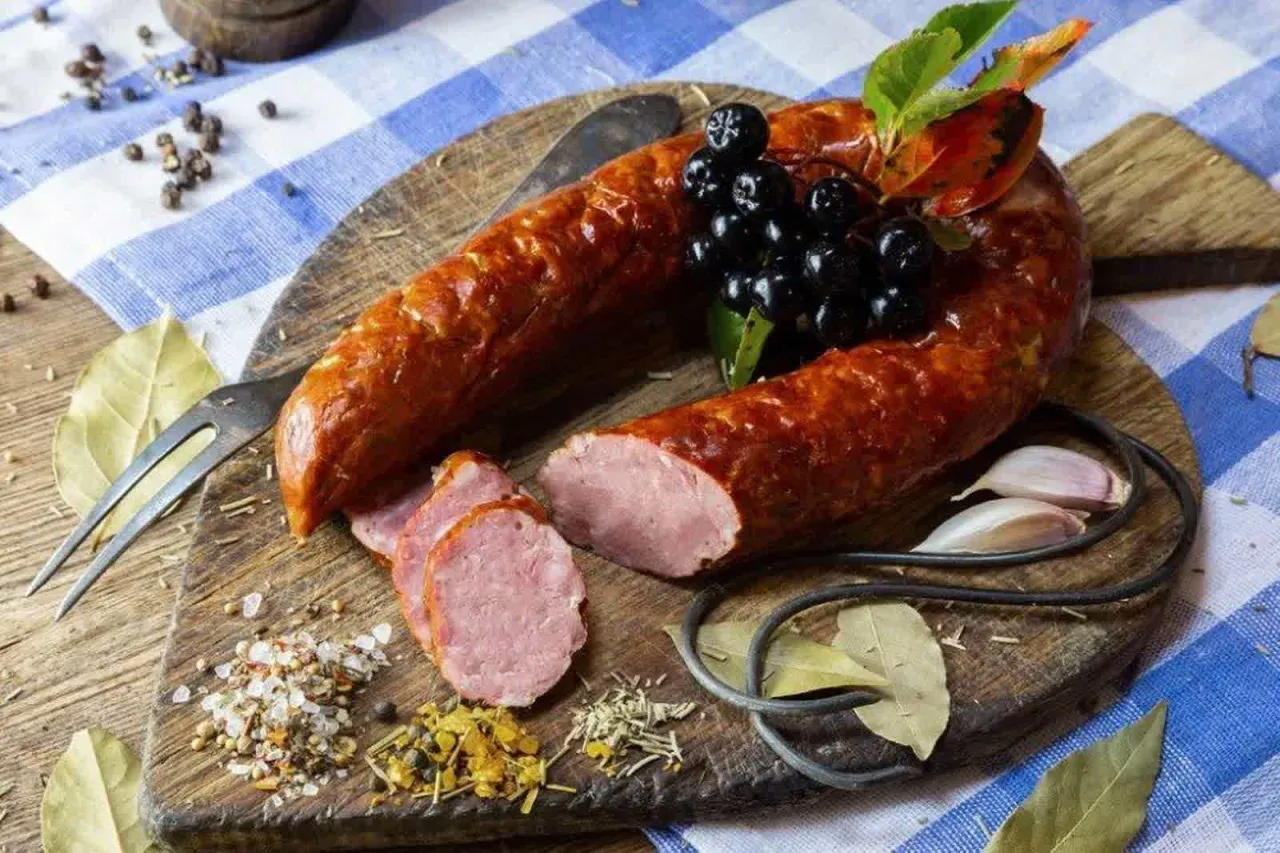 Zdjęcie Kiełbasa z sarny i wieprzowiny: wyjątkowy przepis na domowy smakołyk