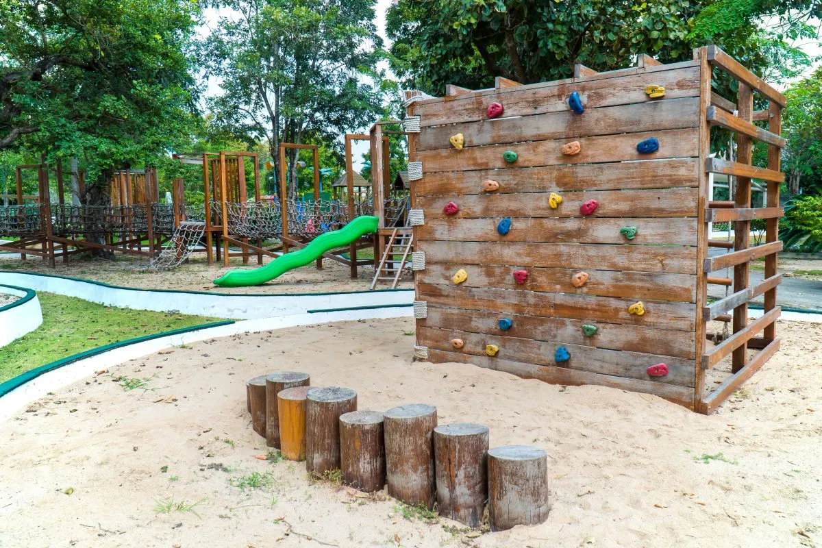 Zdjęcie Ścianka wspinaczkowa w ogrodzie: Poradnik budowy krok po kroku