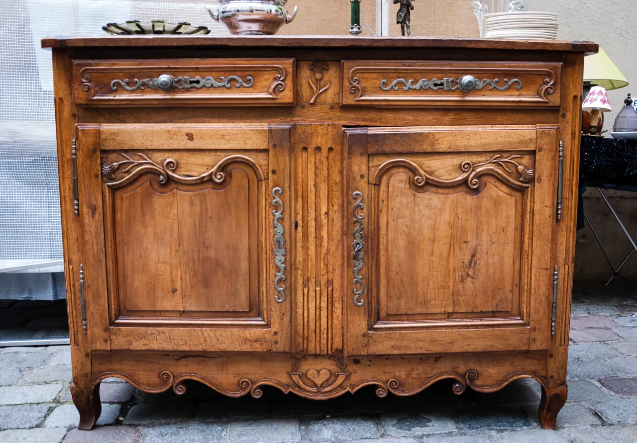 Zdjęcie Jak postarzać meble domowymi sposobami: 8 skutecznych technik DIY