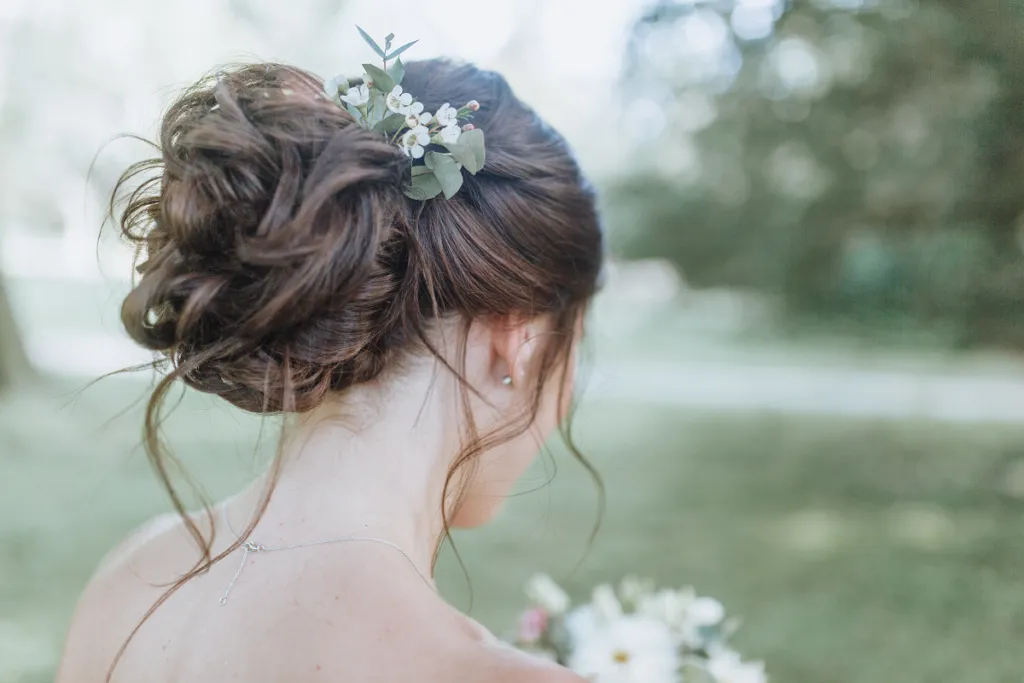 Zdjęcie Jakie żywe kwiaty do włosów wybrać na wyjątkowe okazje?