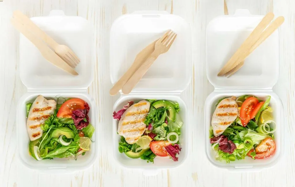 Zdjęcie Catering dietetyczny czy warto? Odkryj korzyści i ukryte koszty