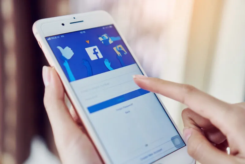 Zdjęcie Jak dodać flagę na Facebooku i wyróżnić się wśród znajomych