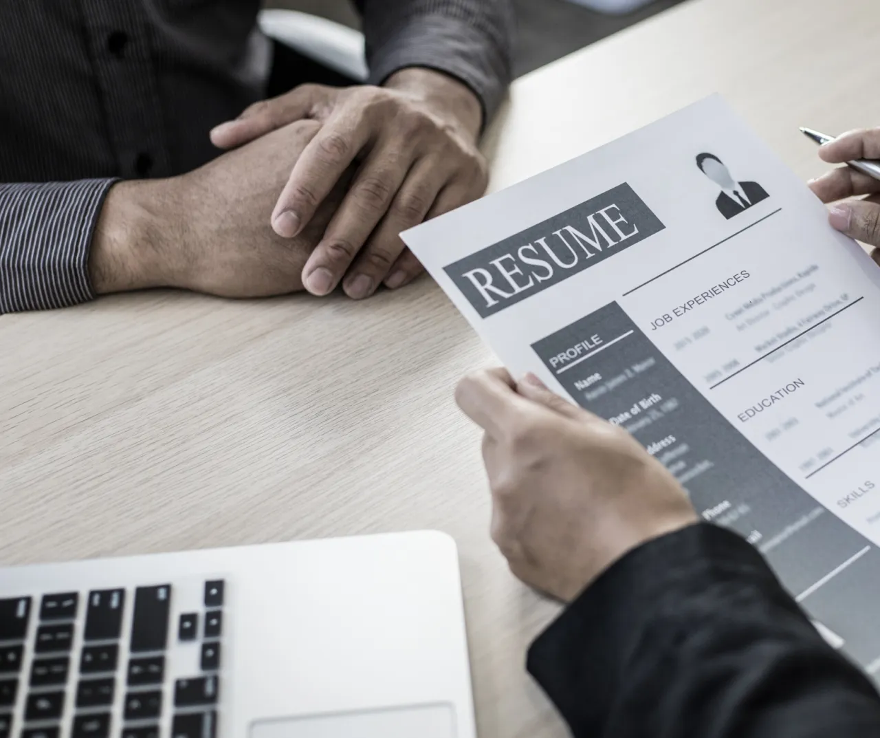 Zdjęcie Jak zatrudnić obywatela Ukrainy w Polsce - uniknij problemów prawnych