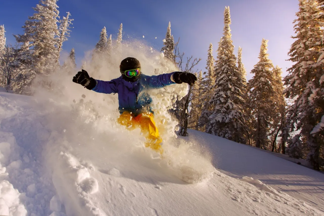 Zdjęcie Freeride snowboard co to znaczy? Odkryj jego tajemnice i styl jazdy
