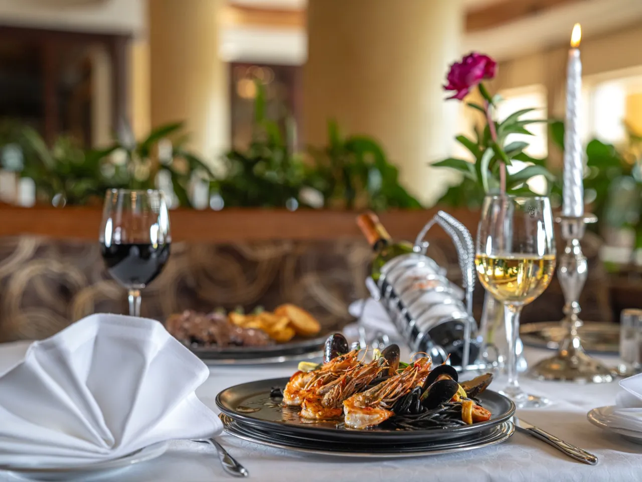 Zdjęcie Gdzie zjeść w Mikołajkach? Odkryj najlepsze restauracje i smaki