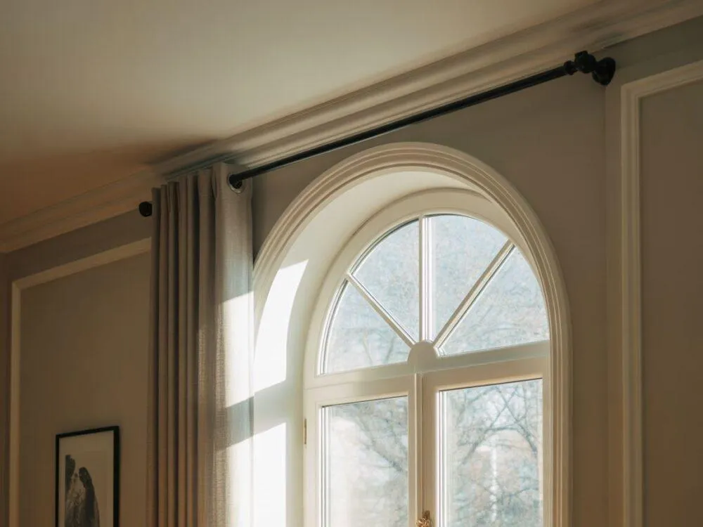 Zdjęcie Jak zamontować karnisz nad oknem - uniknij najczęstszych błędów