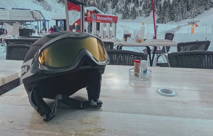 Zdjęcie Jak dobrać kask narciarski? Poradnik krok po kroku dla bezpieczeństwa