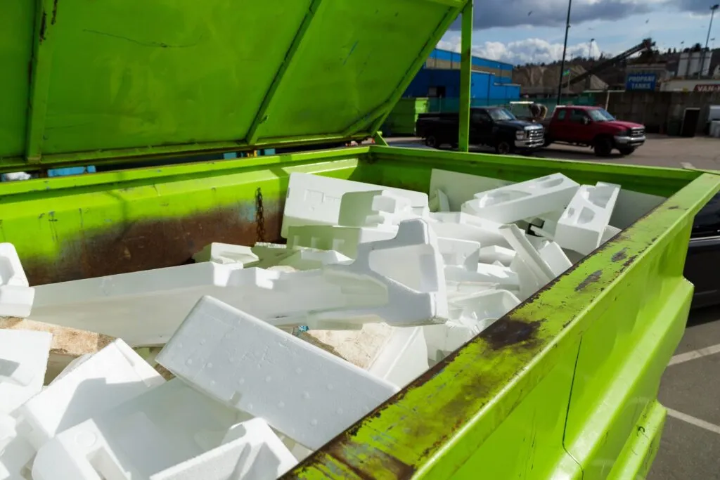 Zdjęcie Gdzie wywieźć styropian? Oto najlepsze opcje utylizacji w Twojej okolicy