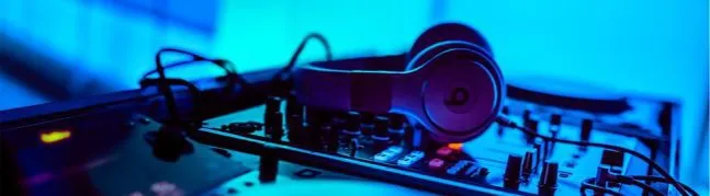 Zdjęcie Słuchawki DJ-skie: Jak wybrać idealne? Poradnik i polecane modele