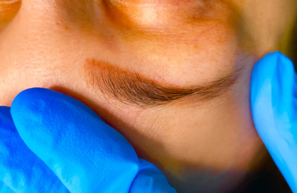 Zdjęcie Jak przygotować się do makijażu permanentnego brwi, aby uniknąć błędów