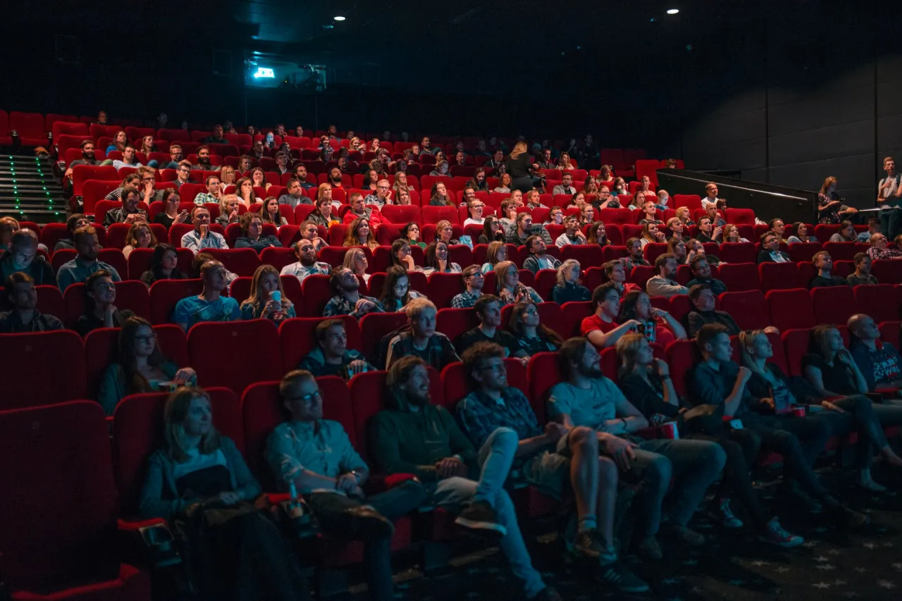 Zdjęcie Ile trwają reklamy w kinie? Zaskakujące fakty o czasie trwania
