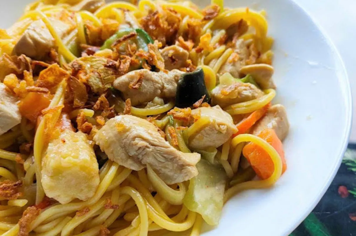Zdjęcie Spaghetti z sosem słodko kwaśnym – łatwy przepis na pyszne danie