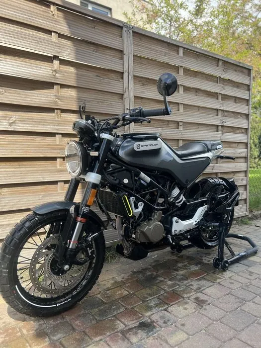 Zdjęcie Husqvarna TE 125 supermoto - czy to dobry wybór na asfalt?