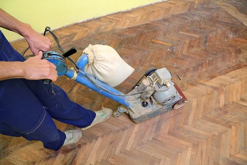 Zdjęcie Czym wyczyścić stary parkiet – skuteczne metody i produkty czyszczące