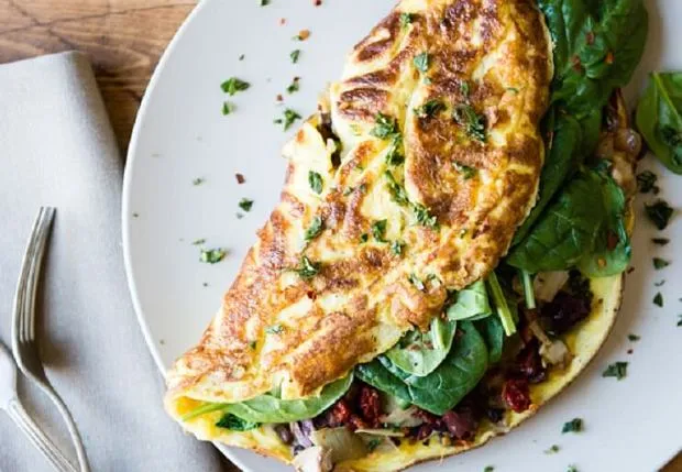 Zdjęcie Szybki przepis na zdrowy omlet, który zmieni Twoje śniadania na lepsze