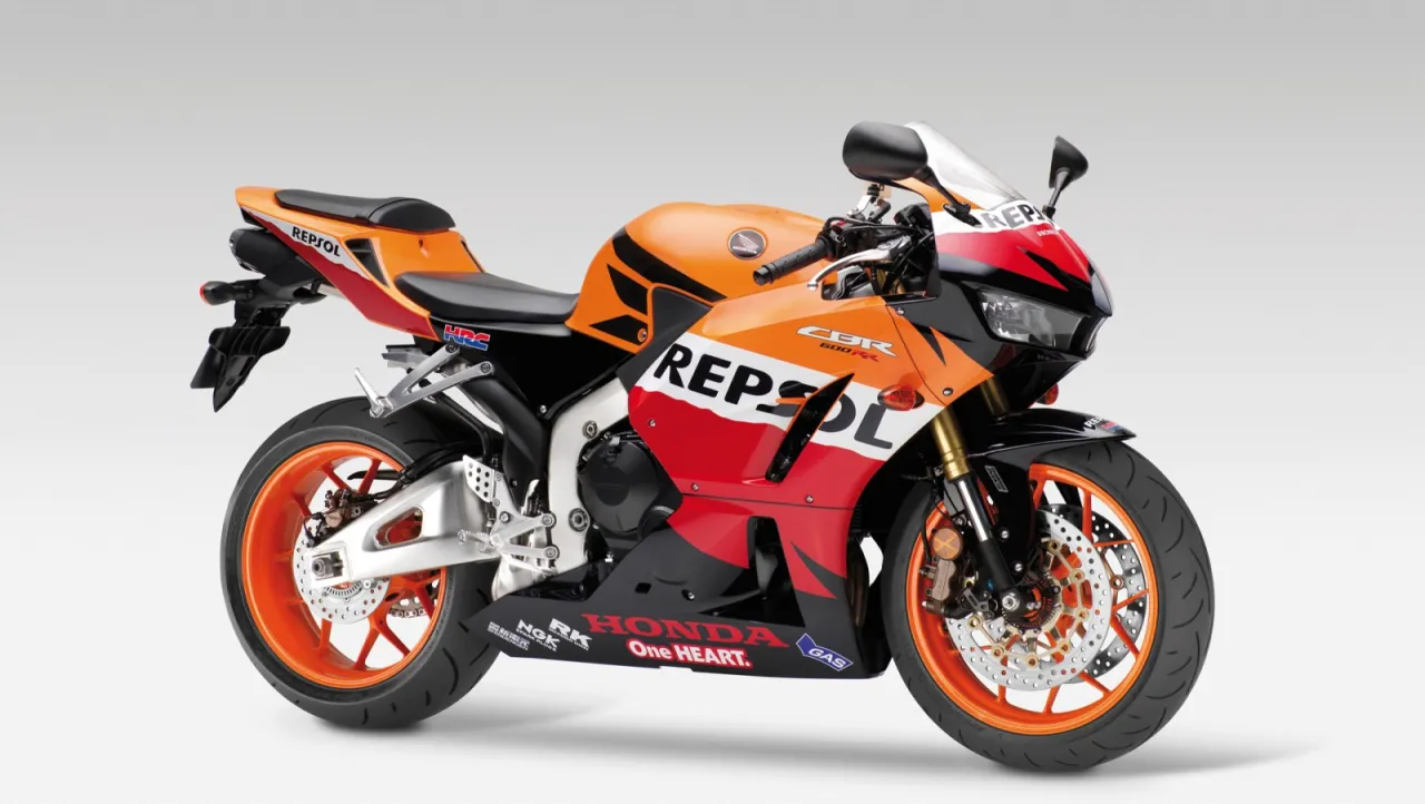 Zdjęcie Honda CBR 600 RR - ile ma koni i jak to wpływa na osiągi?