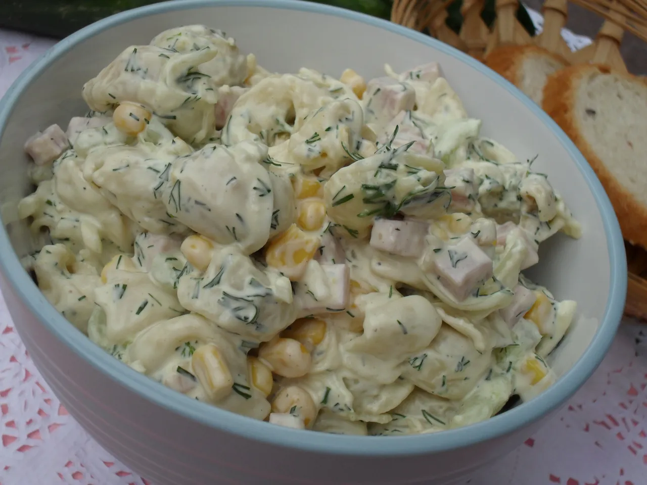 Zdjęcie Jak zrobić sałatkę z makaronem tortellini, która zachwyci gości