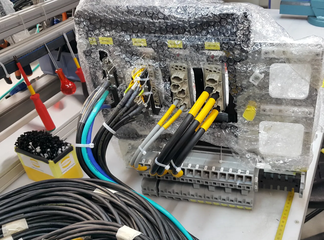 Zdjęcie Produkcja wiązek elektrycznych: kluczowe etapy i wyzwania w procesie