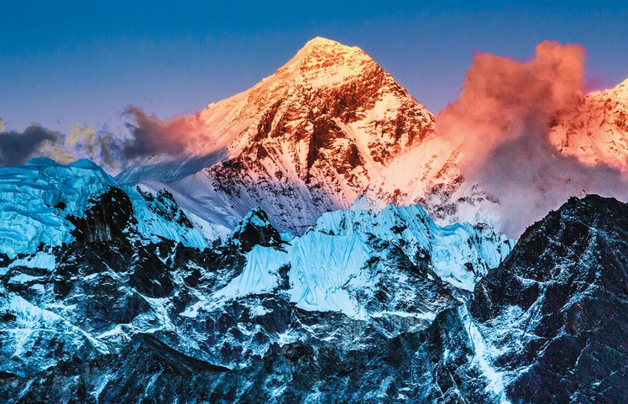 Zdjęcie Mount Everest w jakim kraju? Odkryj tajemnice najwyższej góry świata
