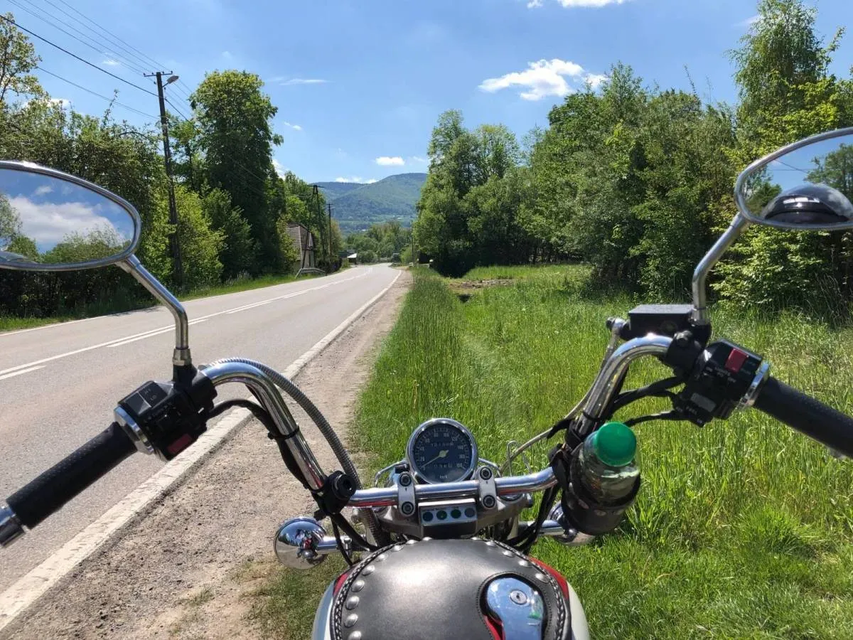 Zdjęcie Najlepsze trasy motocyklowe w Krakowie, które musisz przejechać